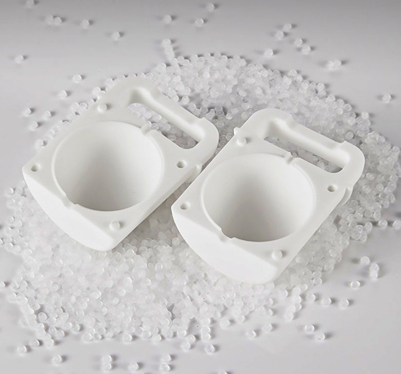 Klar-Eisbehälter für eine Eiskugel