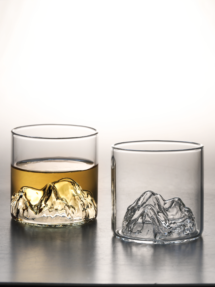 Whisky-Glas im japanischen Stil – Gebirgsprägung (mit Holzbox, 2er-Set)