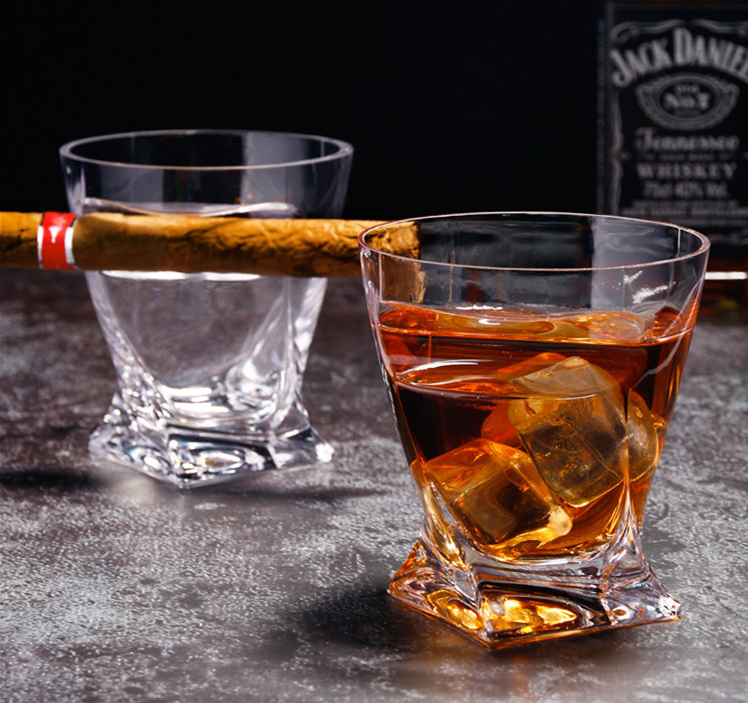 Whisky Glass with Cigar Holder (Set of 2)