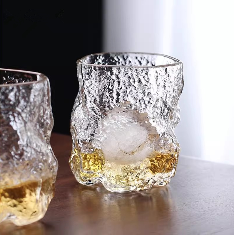 Whisky-Glas im japanischen Stil – Gehämmertes Relief (mit Holzbox, 2er-Set)