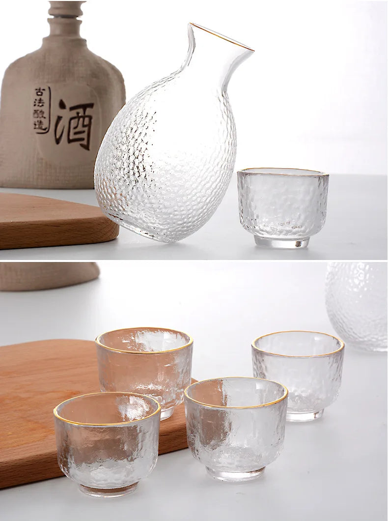 Gläsernes Sake-Set