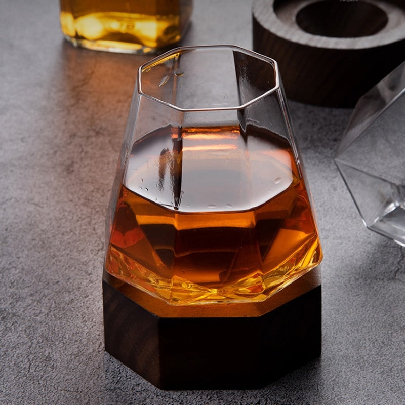 Diamond-Shaped Whisky Tumbler with Wooden Dase (Set of 2)
