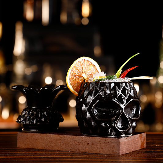 Schwarzes Tiki-Glas – Schädel mit Ananaskrone