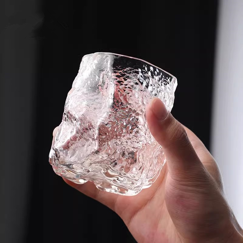 Whisky-Glas im japanischen Stil – Gehämmertes Relief (mit Holzbox, 2er-Set)