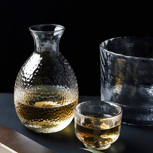 Gläsernes Sake-Set