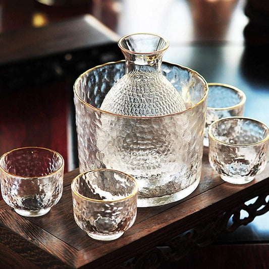 Gläsernes Sake-Set