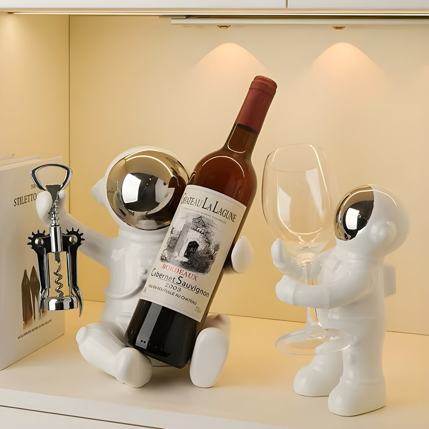 Astronaut Weinregal